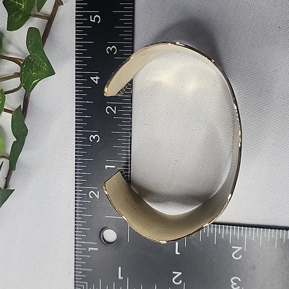 Gold Open Cuff Bracelet Zig Zag Abstract New - Picture 8 of 8